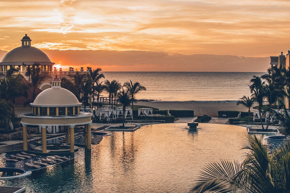 Cyber Exclusive Sale  Ưu Đãi Toàn Cầu Cho Mọi Kỳ Nghỉ Tại IHG Hotels & Resorts